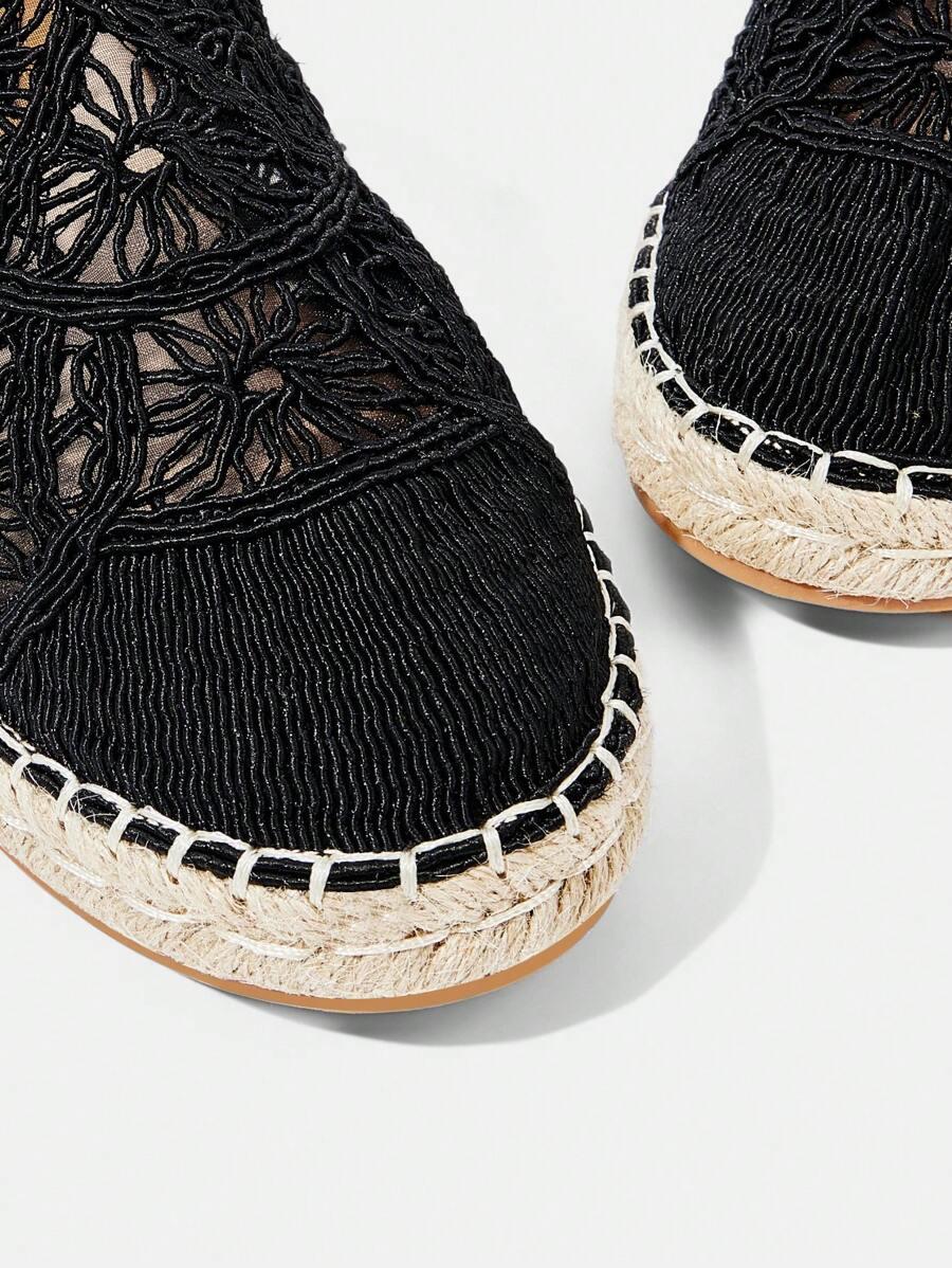 brązowe klapki boho casual