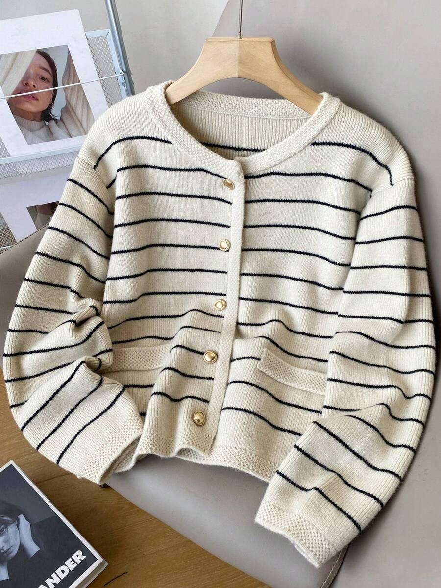 sweter w paski guziki