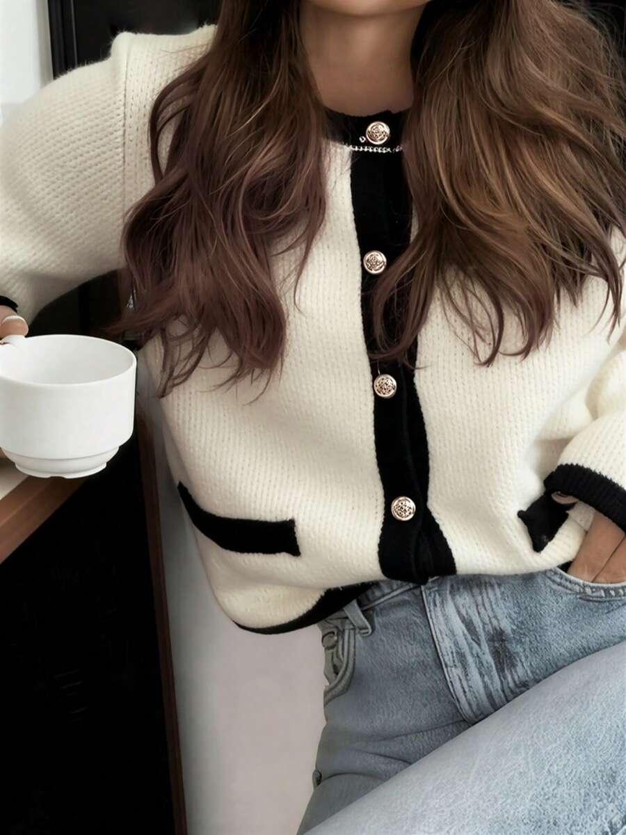 sweter kontrast guziki