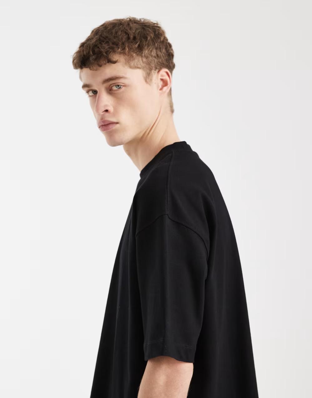 czarny t-shirt oversize okrągły dekolt casual