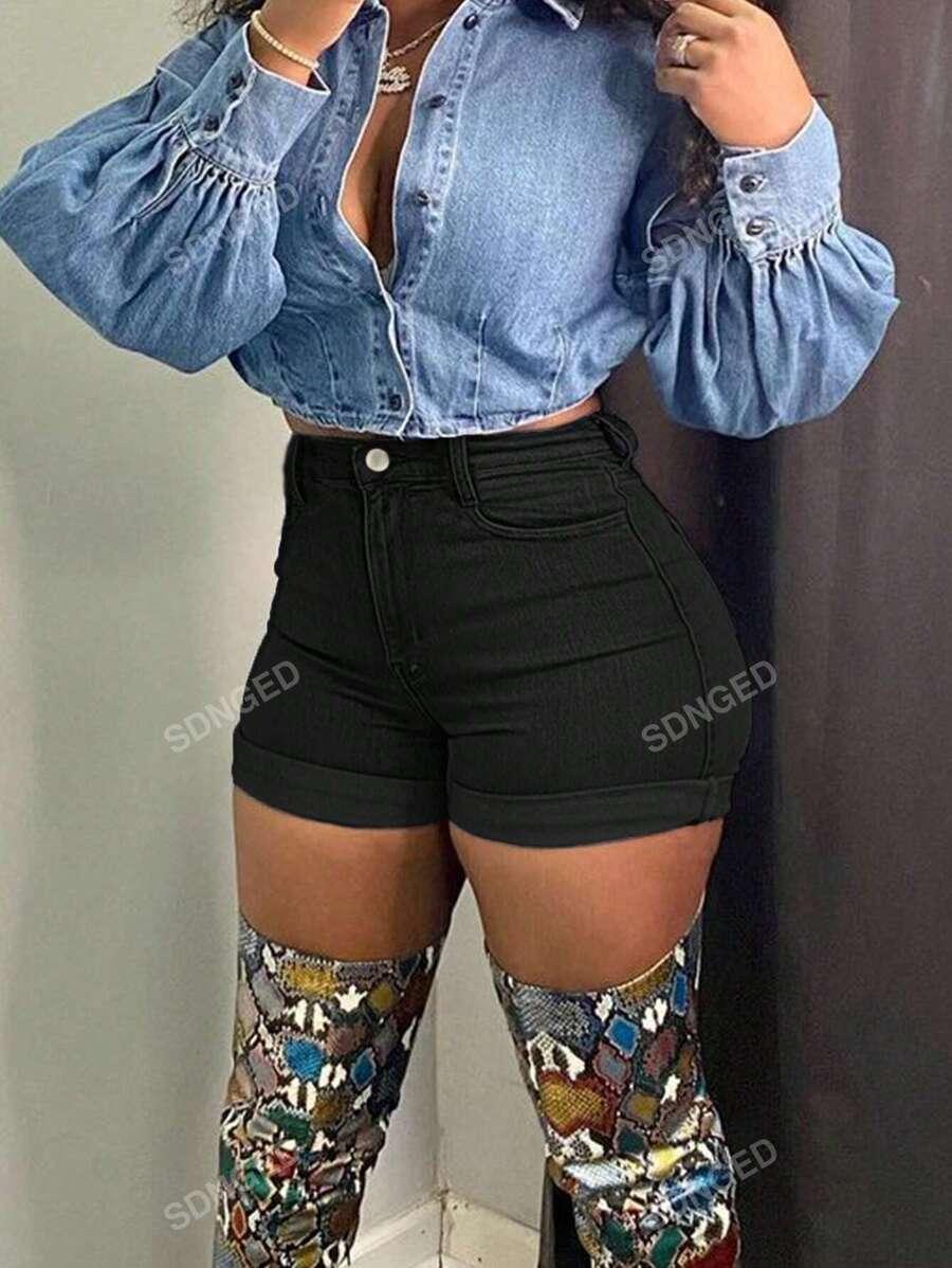 czarne spodenki jeans