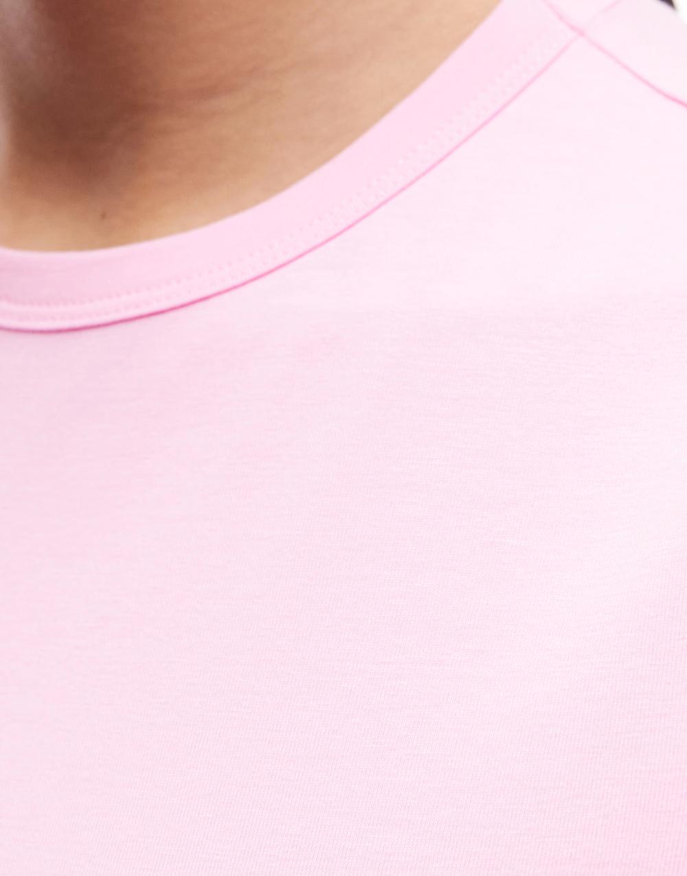 KRÓTKI RÓŻOWY T-SHIRT OKRĄGŁY DEKOLT