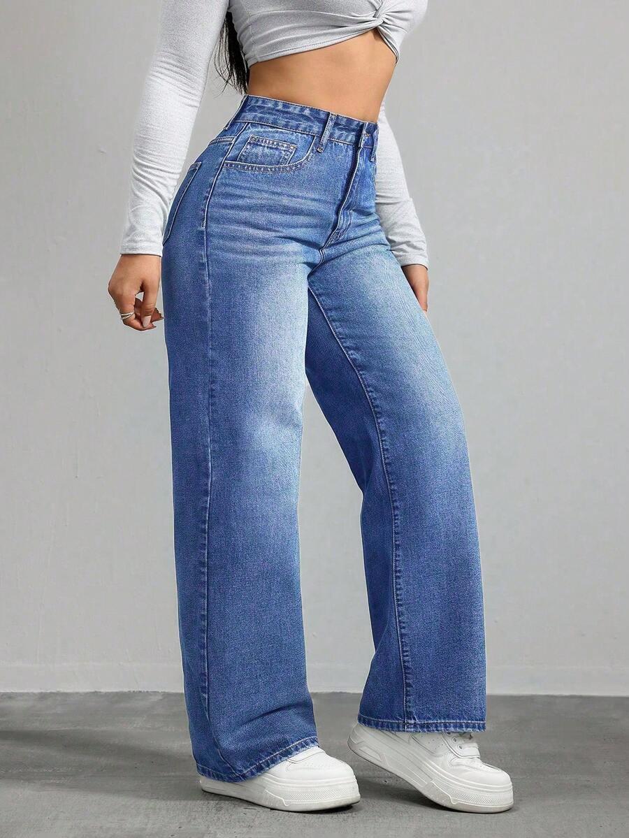 niebieskie spodnie jeans