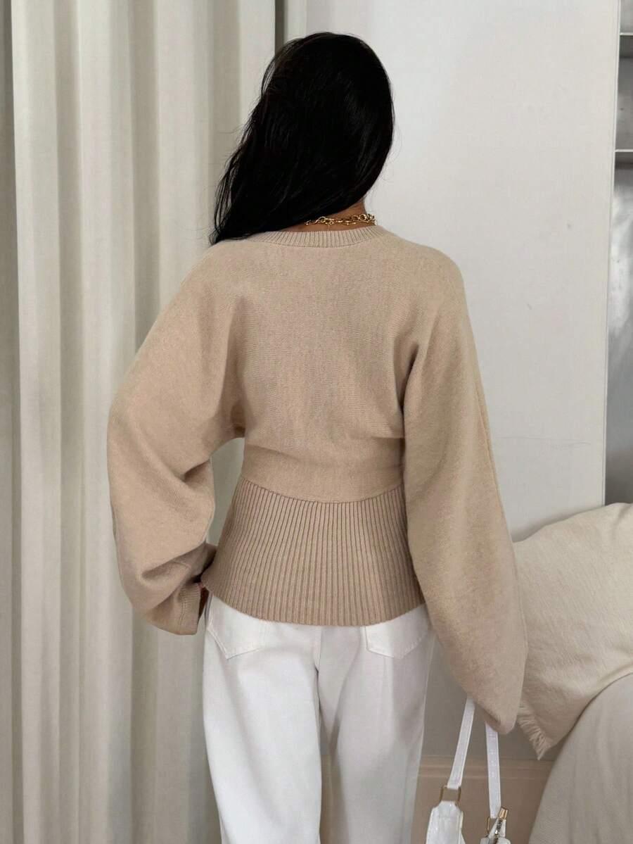 beżowy sweter guziki