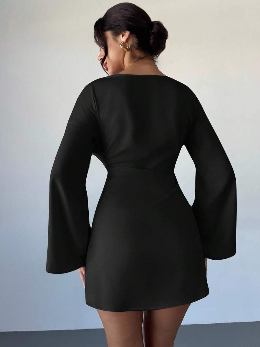 CZARNA MINI SUKIENKA