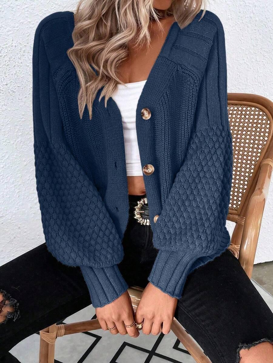 niebieski sweter guziki