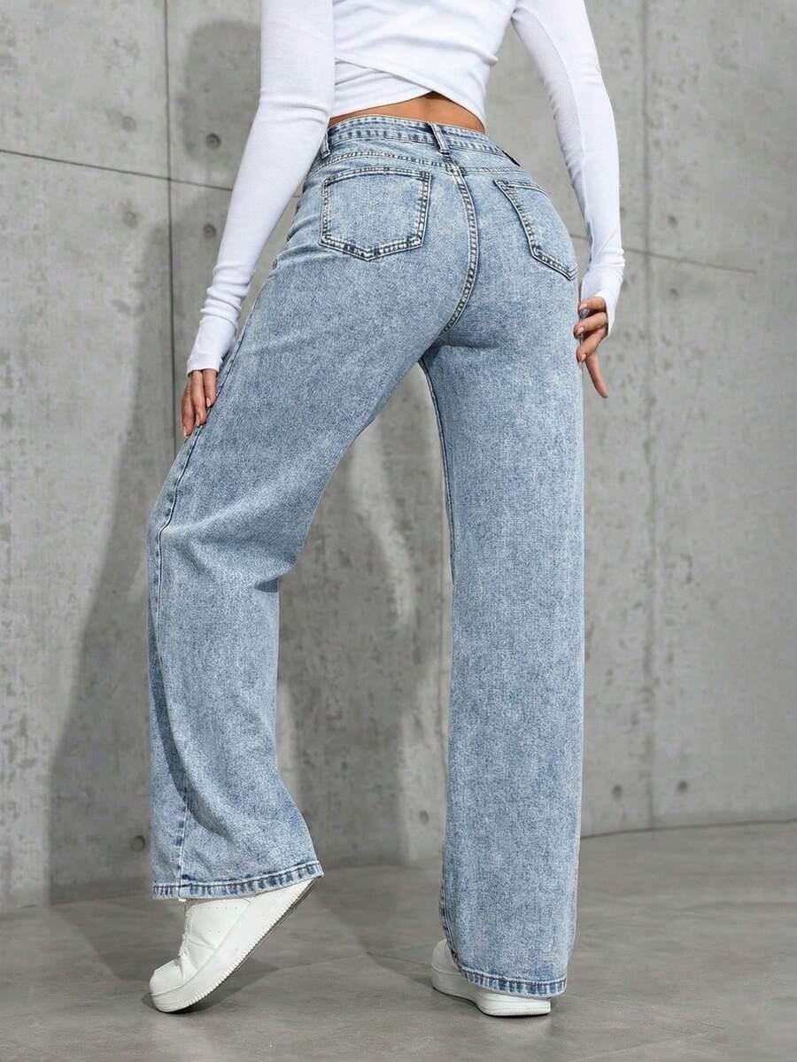 niebieskie spodnie jeans 