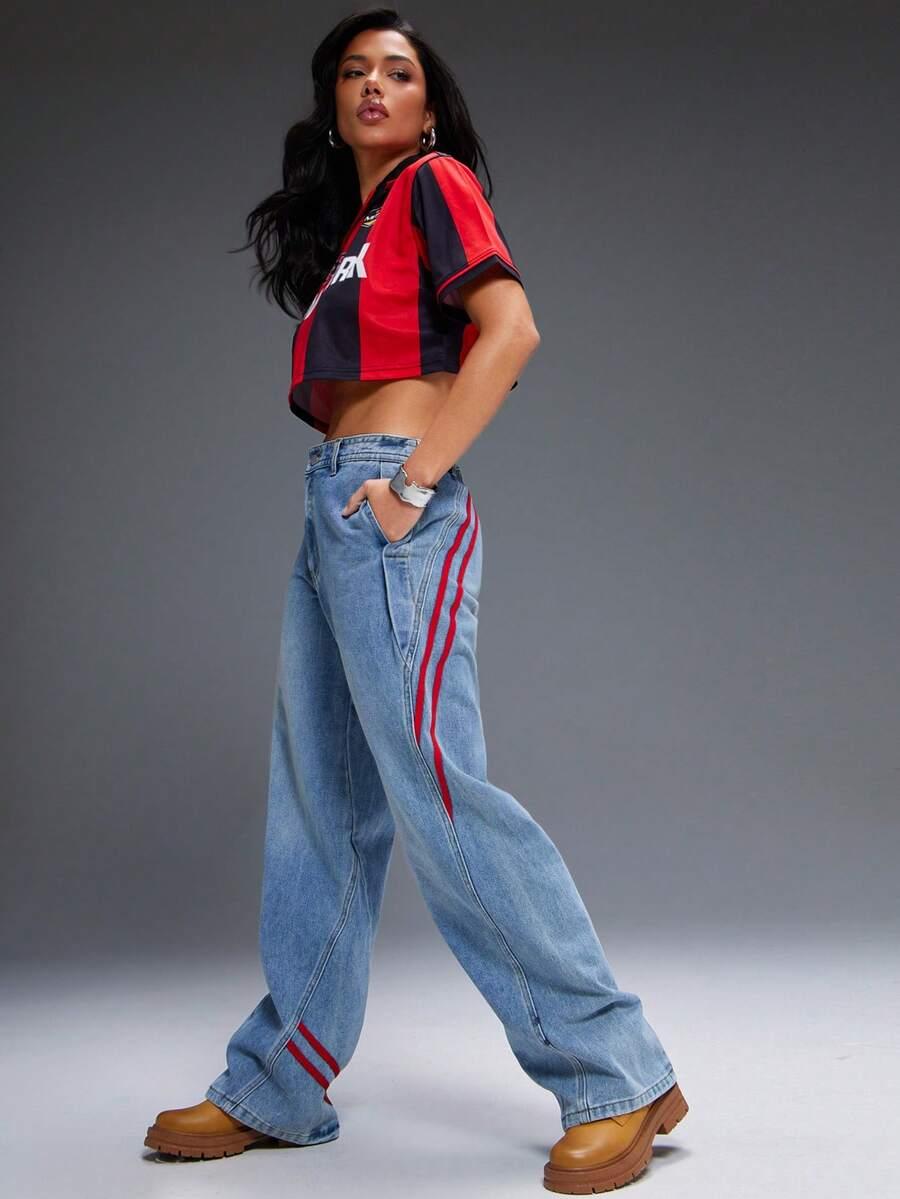 niebieskie spodnie jeans 