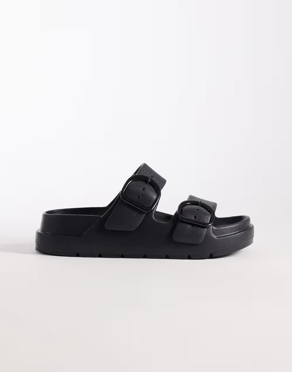 czarne klapki casual klamry