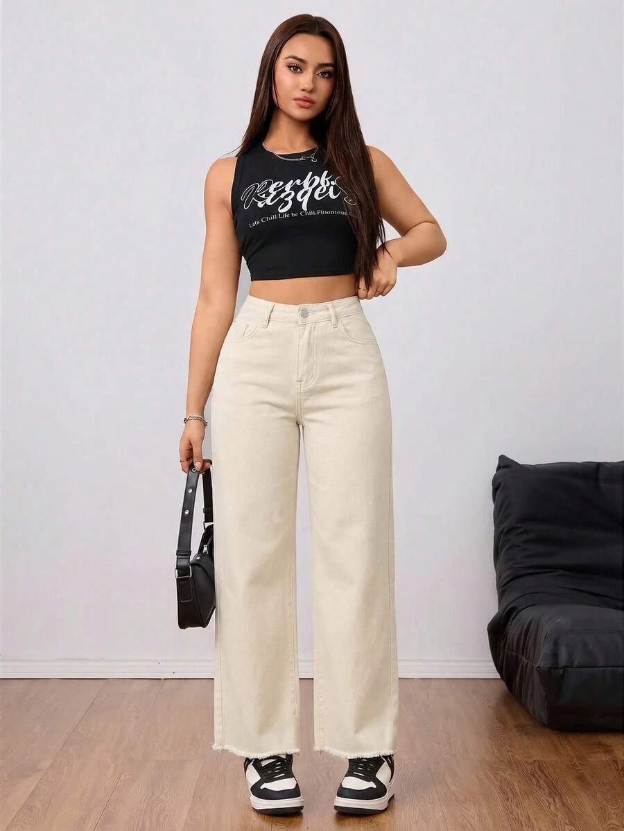 beżowe spodnie jeans