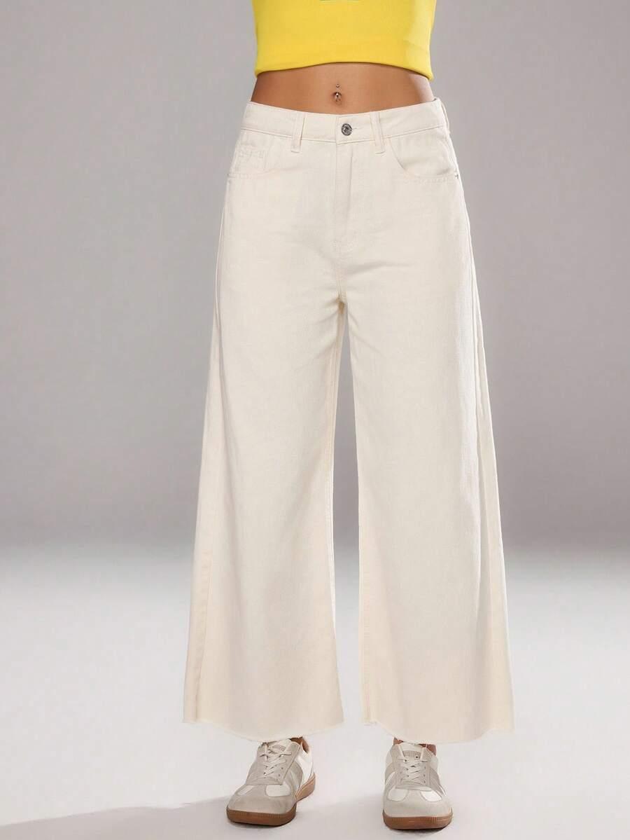 beżowe spodnie jeans