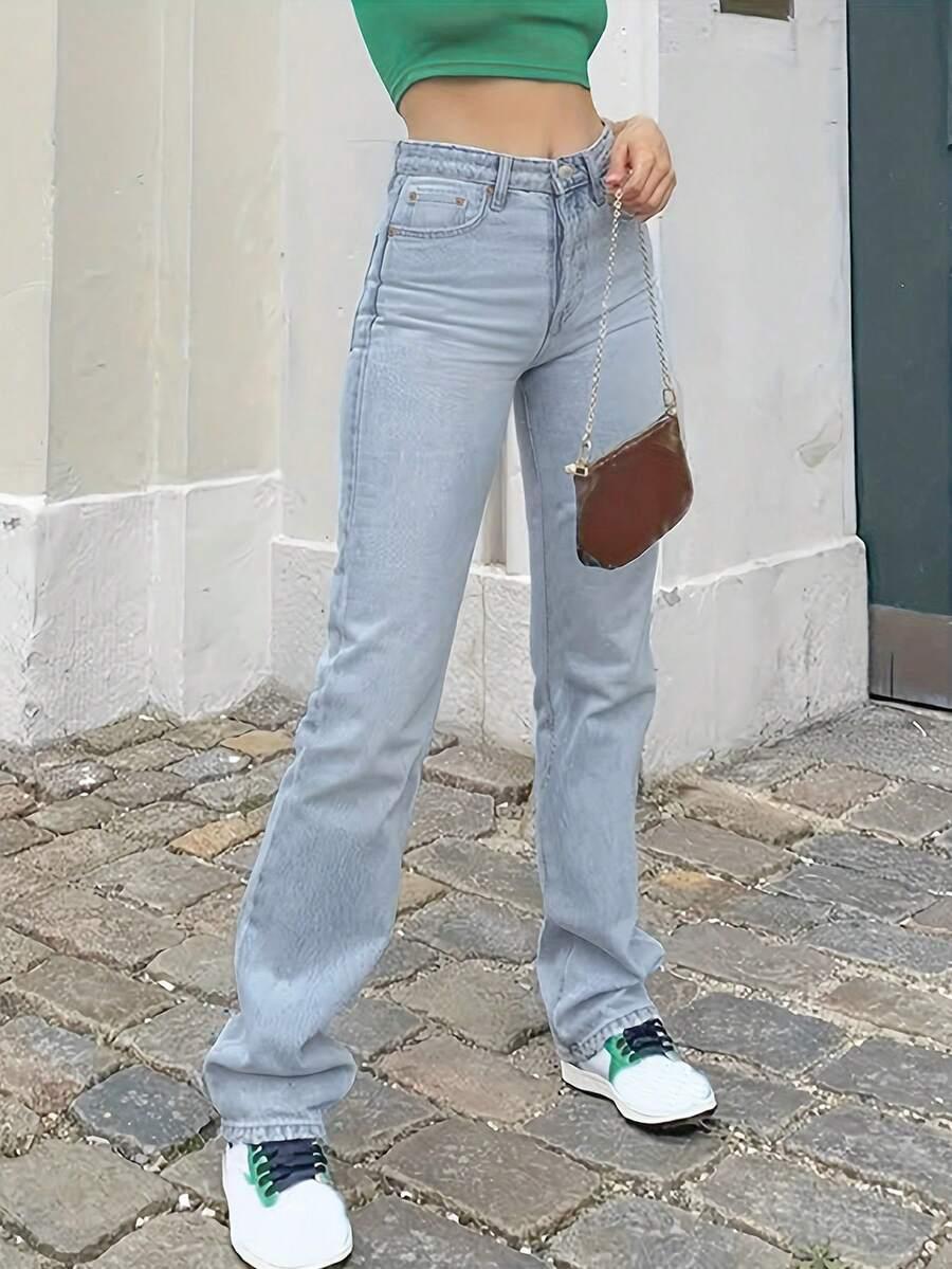 niebieskie spodnie jeans