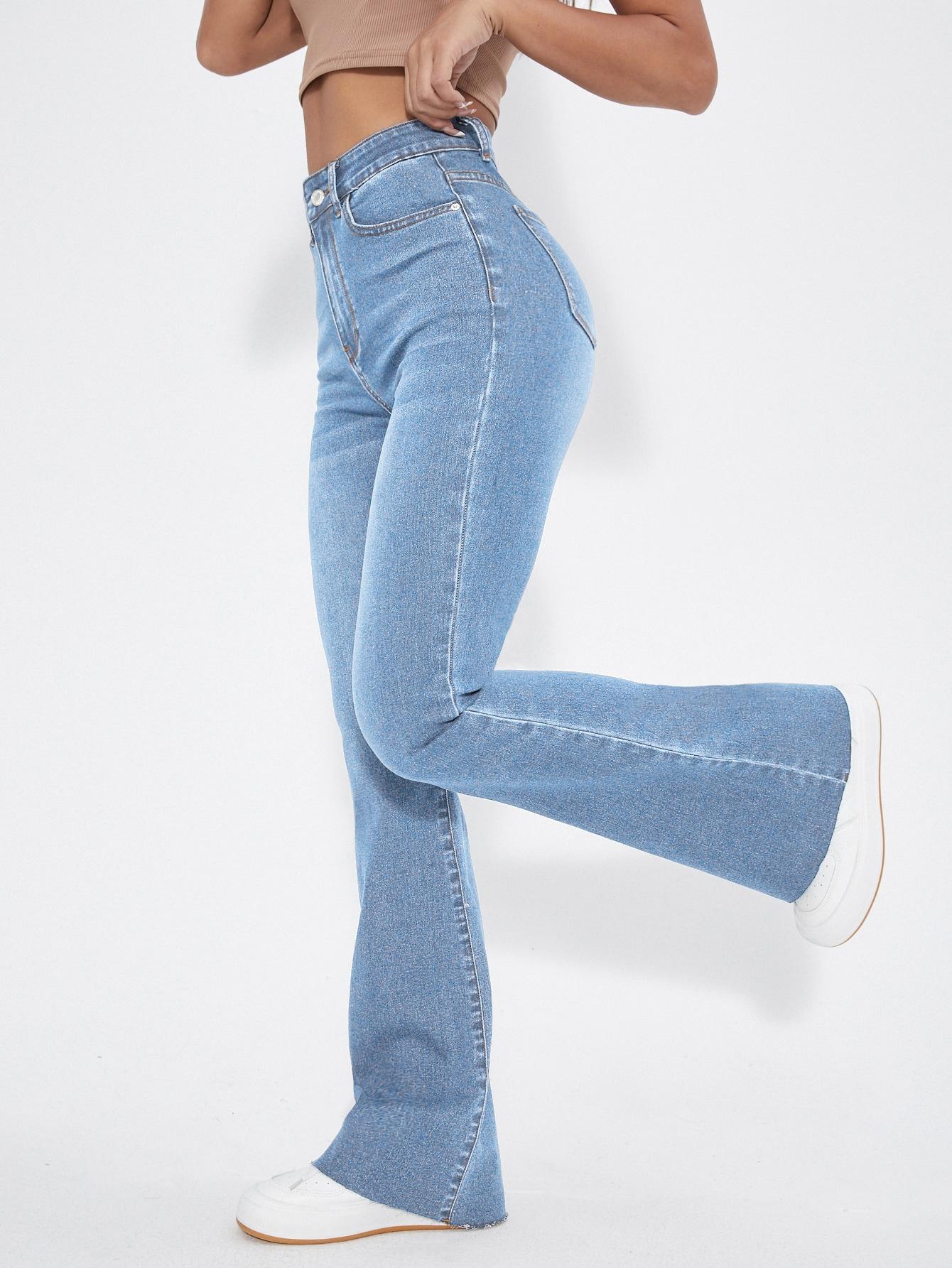 niebieskie spodnie jeans 