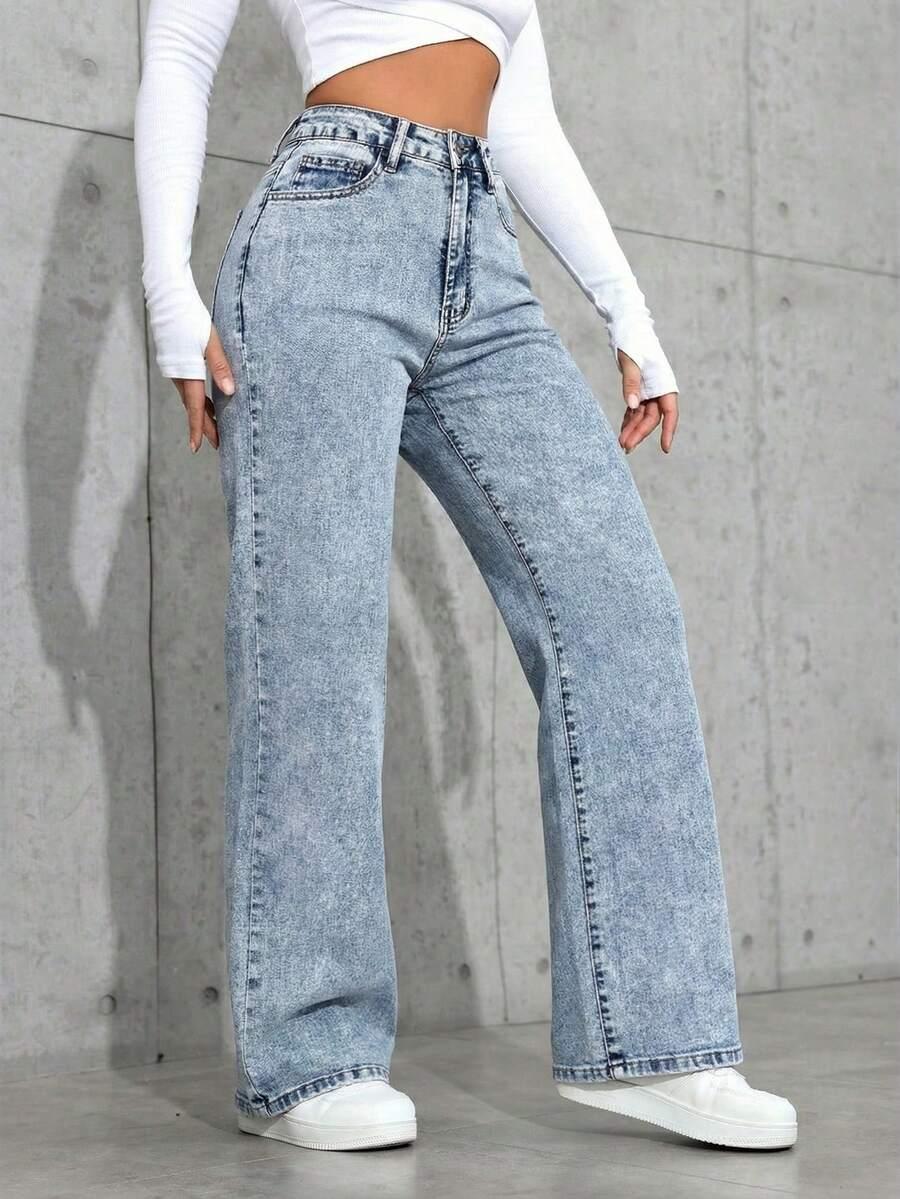 niebieskie spodnie jeans 