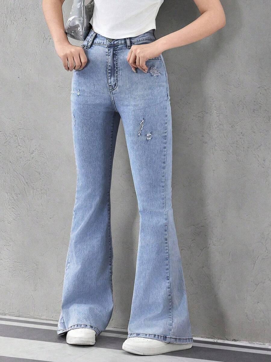 niebieskie spodnie jeans 