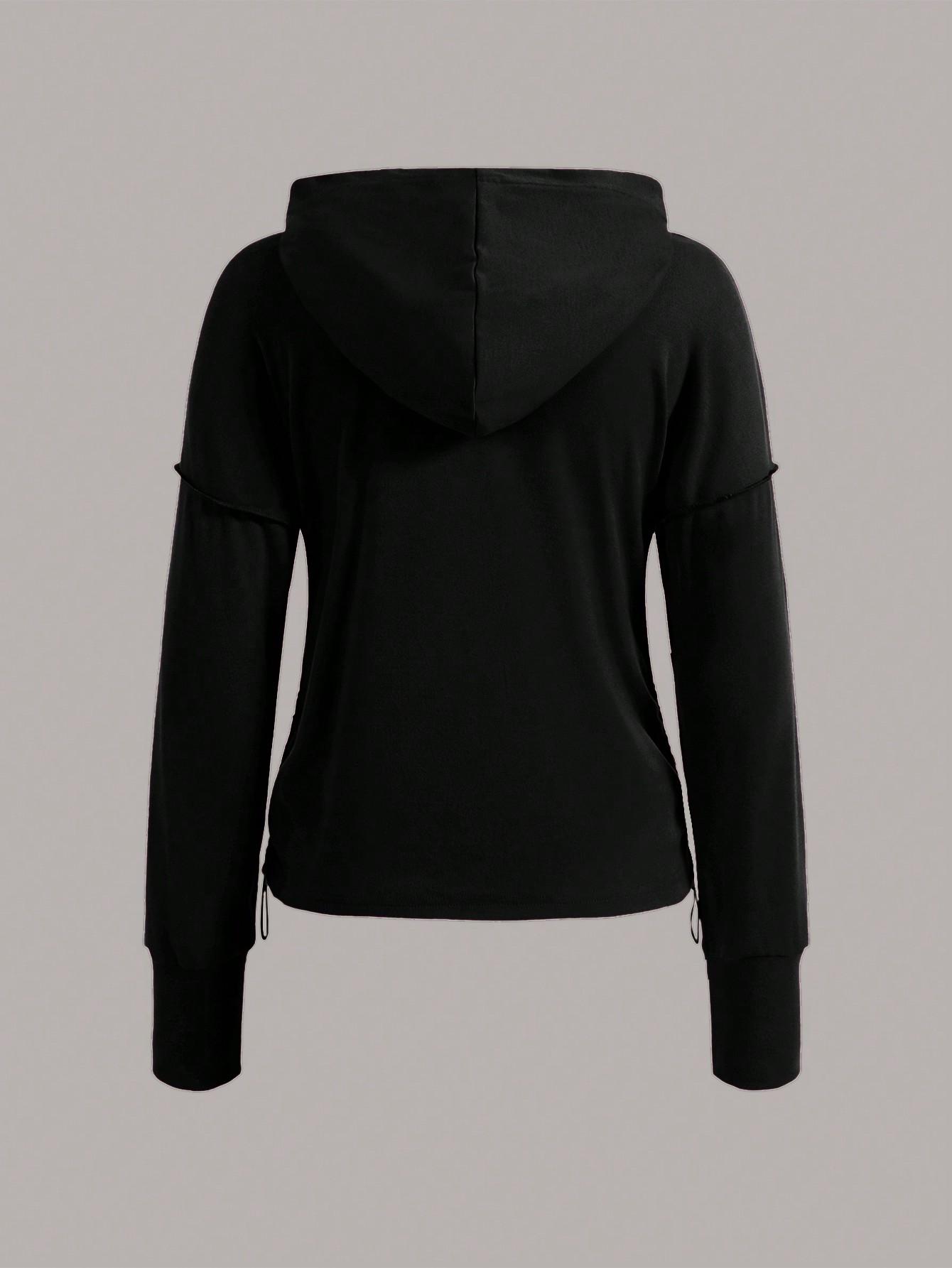 CZARNA BLUZA Z KAPTUREM