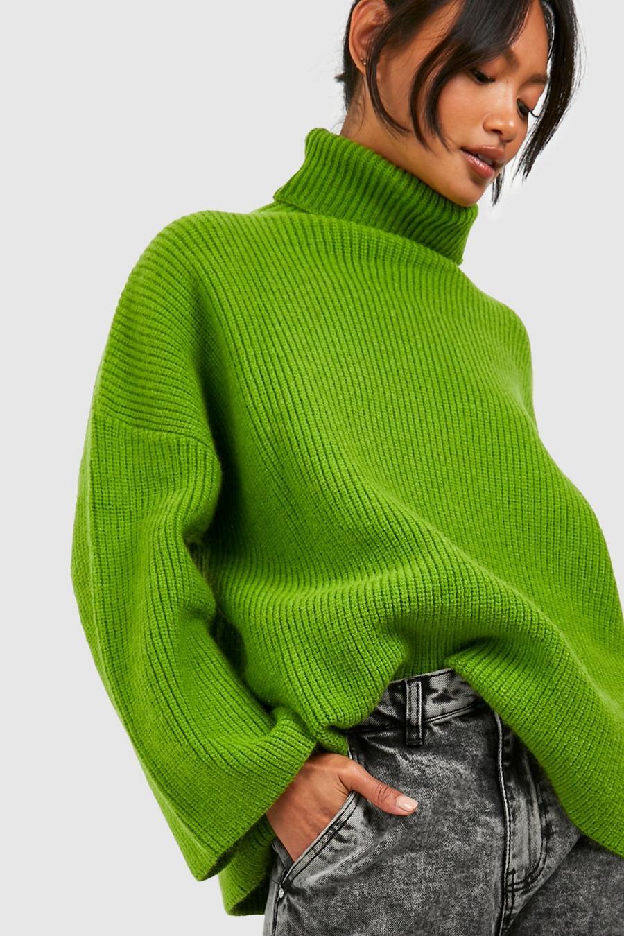 zielony sweter oversize golf