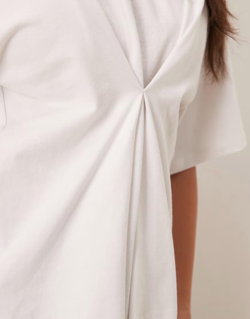 BIAŁY T-SHIRT OKRĄGŁY DEKOLT 