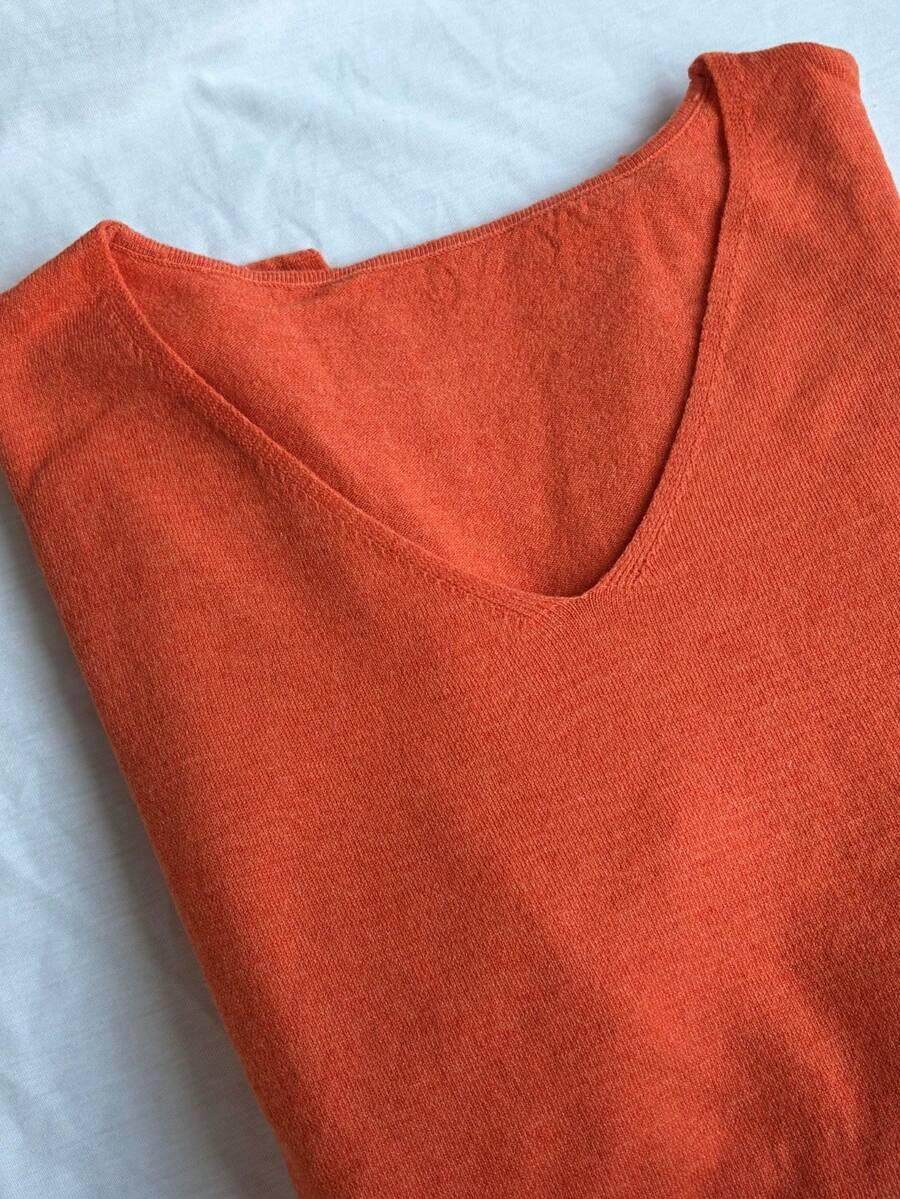 pomarańczowy sweter v-neck