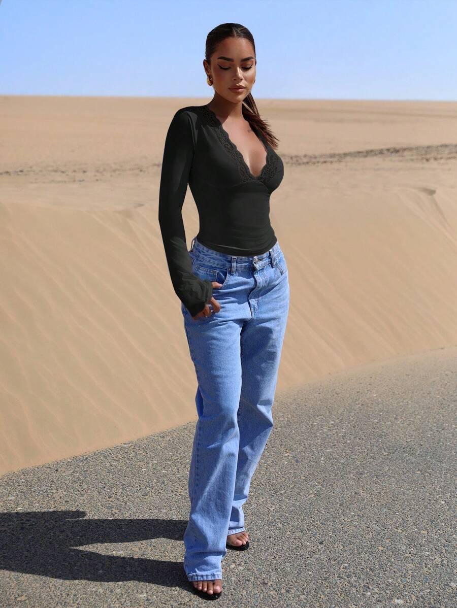 CZARNA BLUZKA V NECK KORONKA