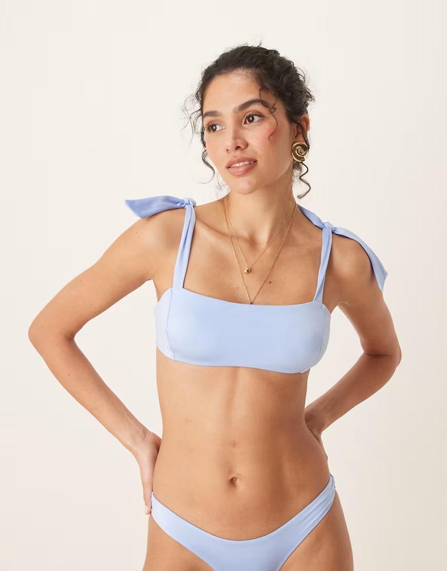 niebieska góra od bikini top 