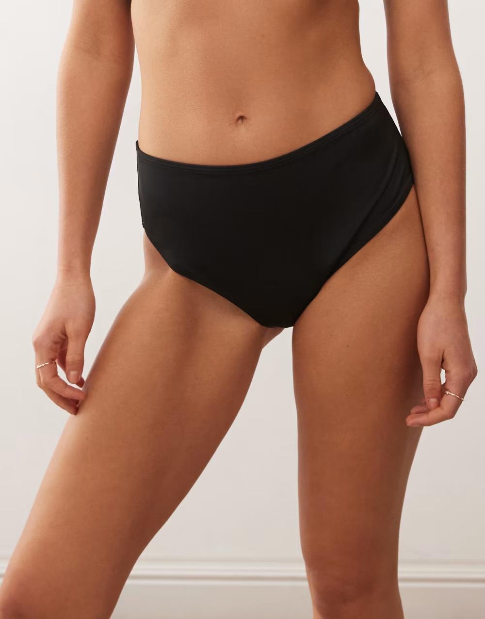 czarny dół od bikini