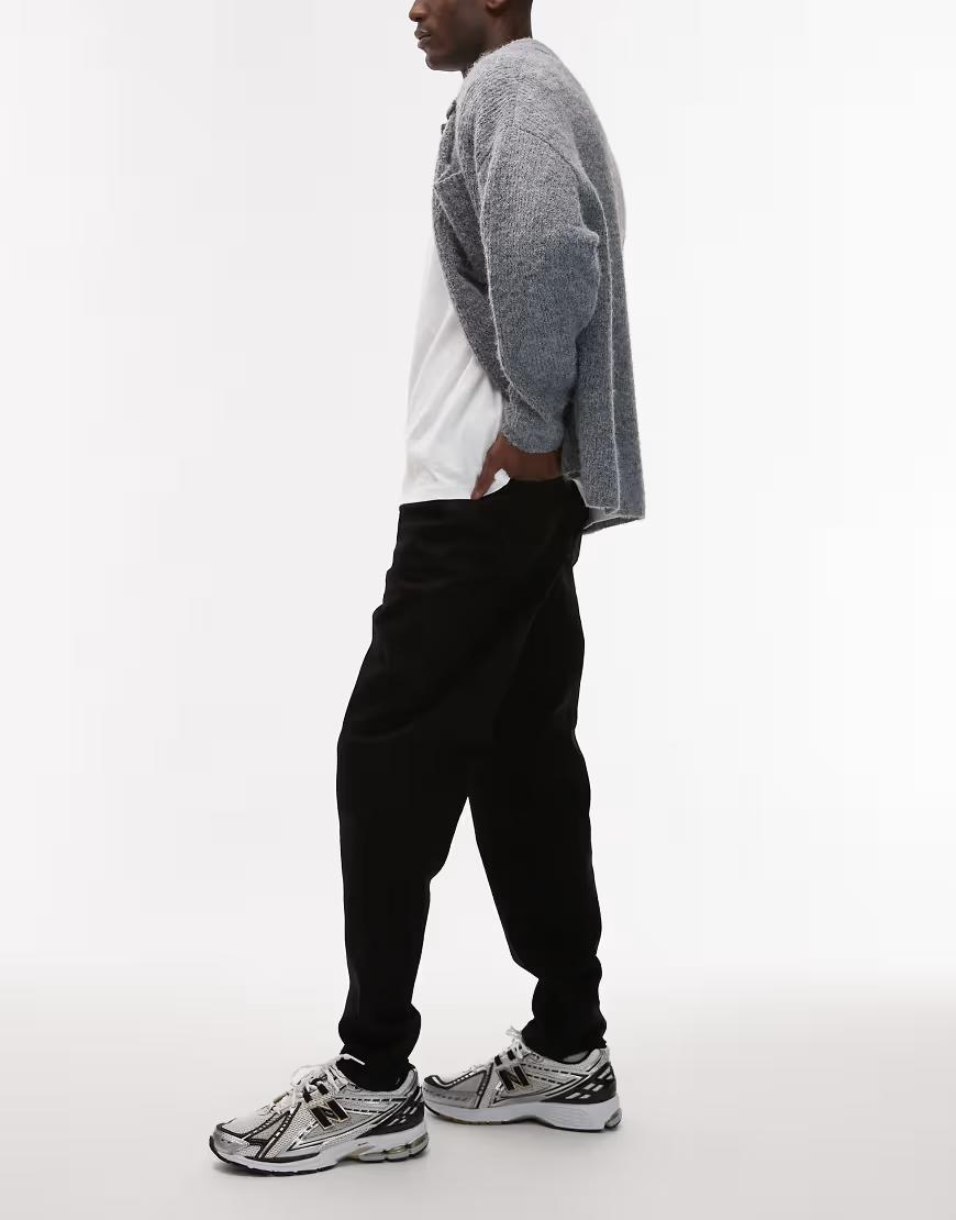 czarne spodnie jeans