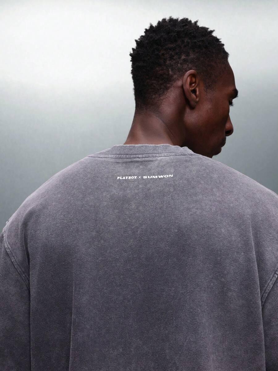 szary t-shirt logo