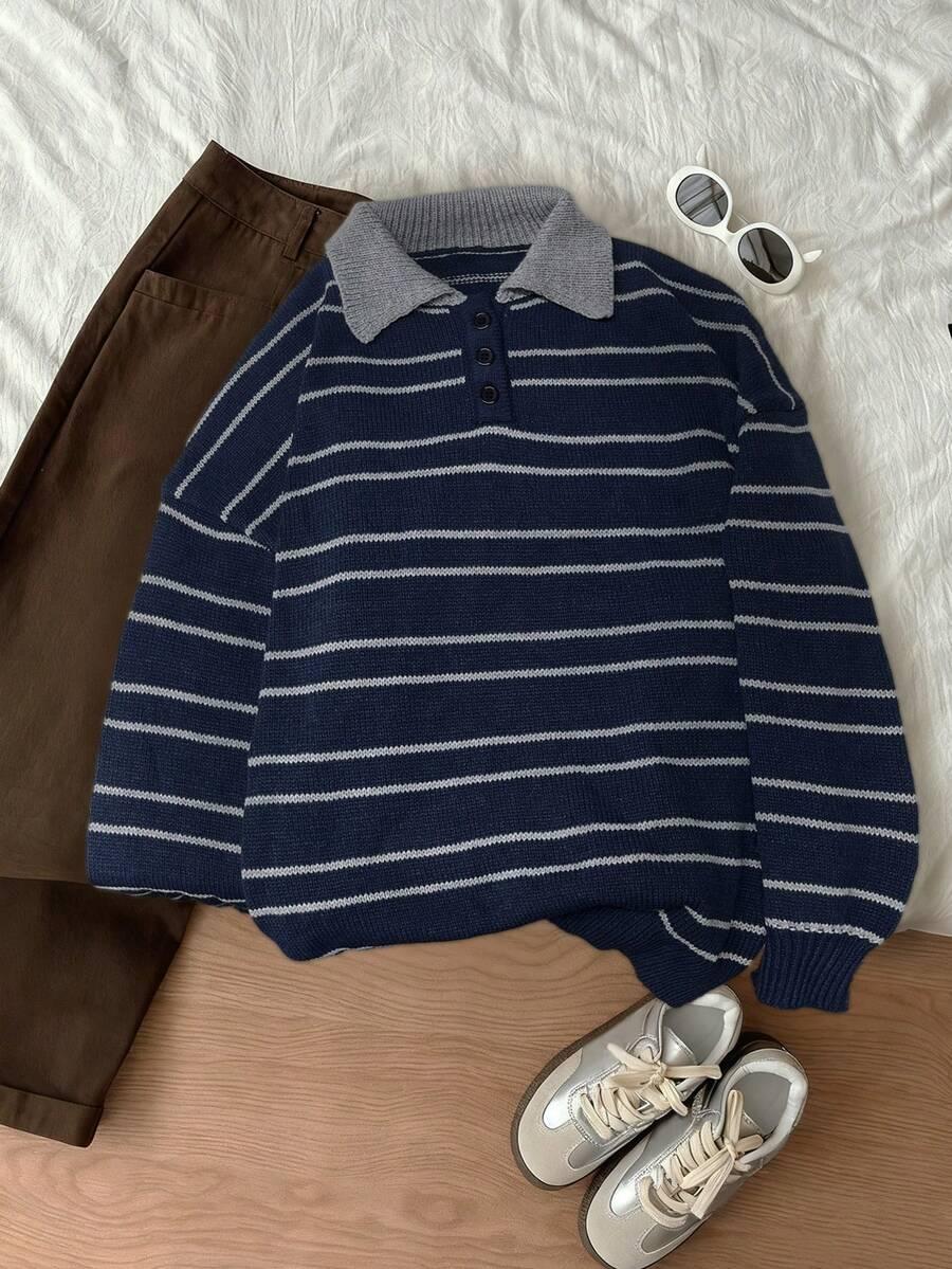 granatowy sweter wzór paski