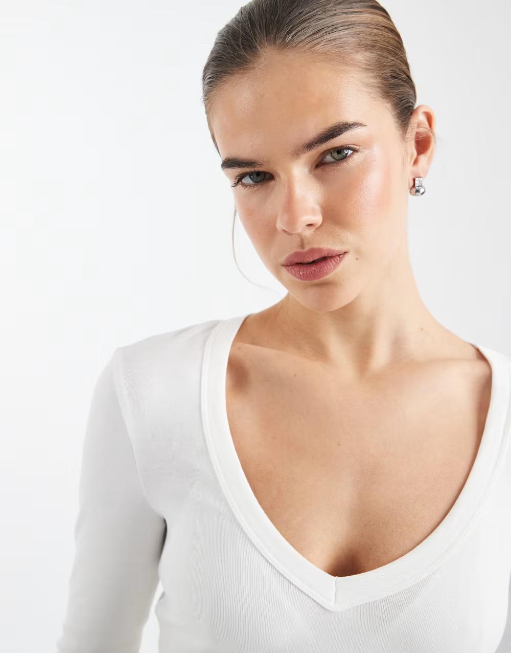 BIAŁA BLUZKA V-NECK