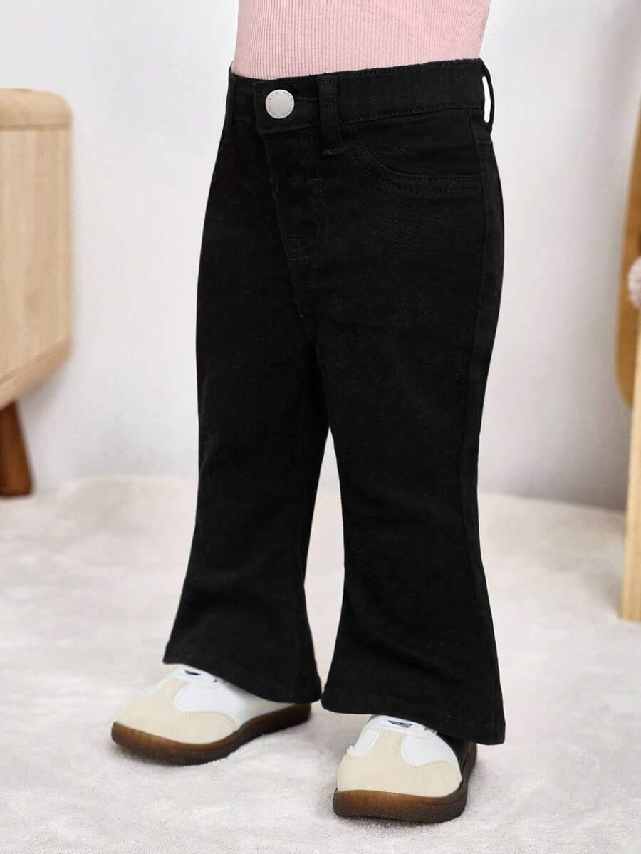 czarne spodnie jeans