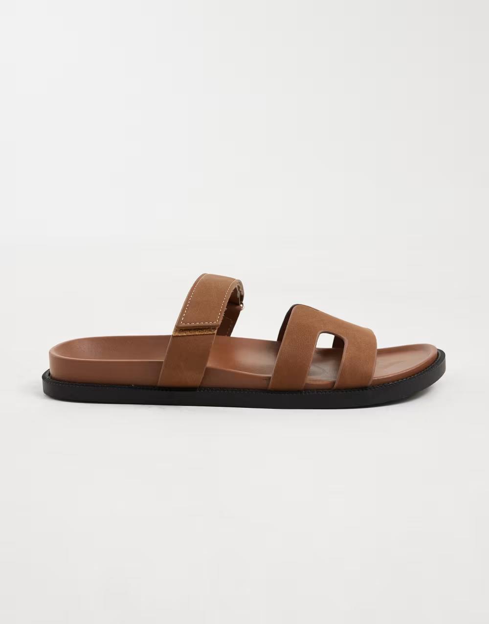 brązowe klapki casual