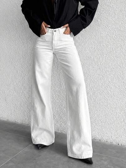 białe jeansy casual