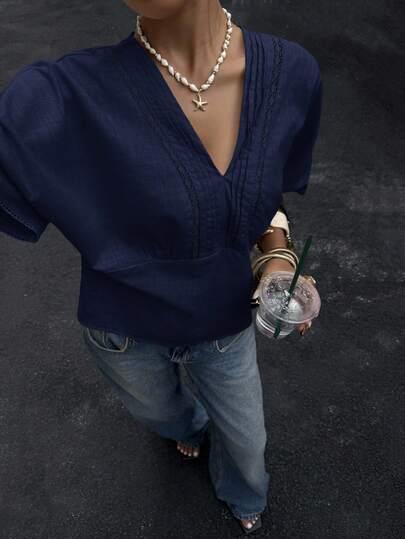 granatowa bluzka v-neck