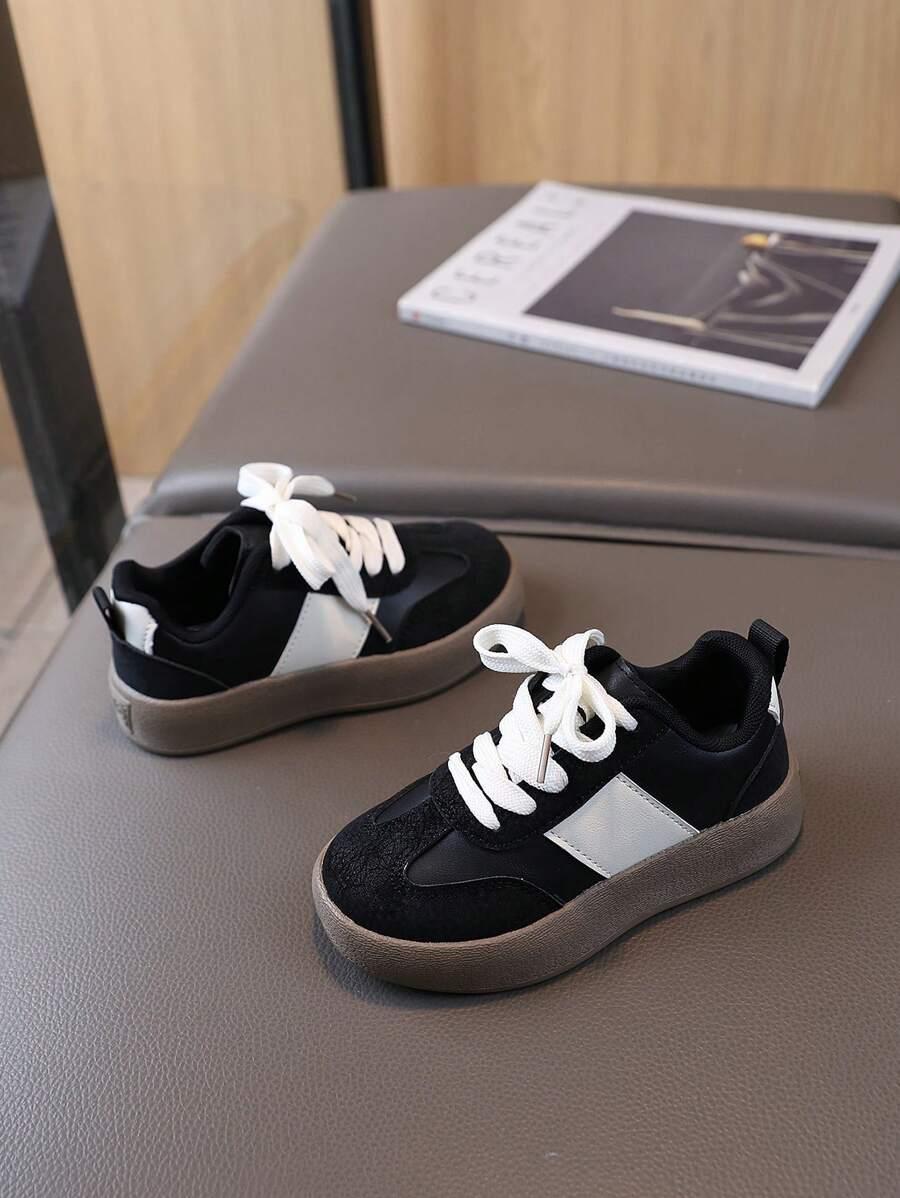 SZNUROWANE BUTY SPORTOWE 