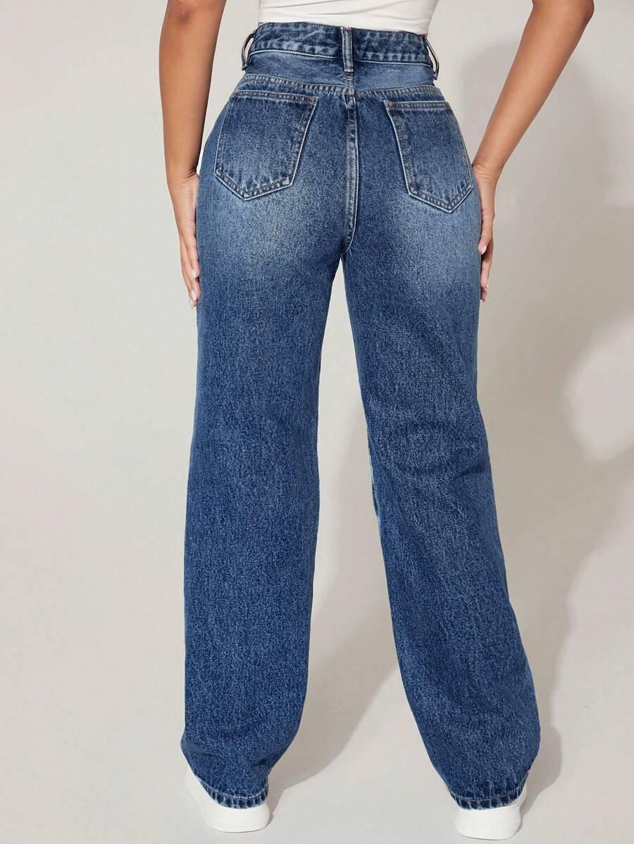 niebieskie spodnie jeans