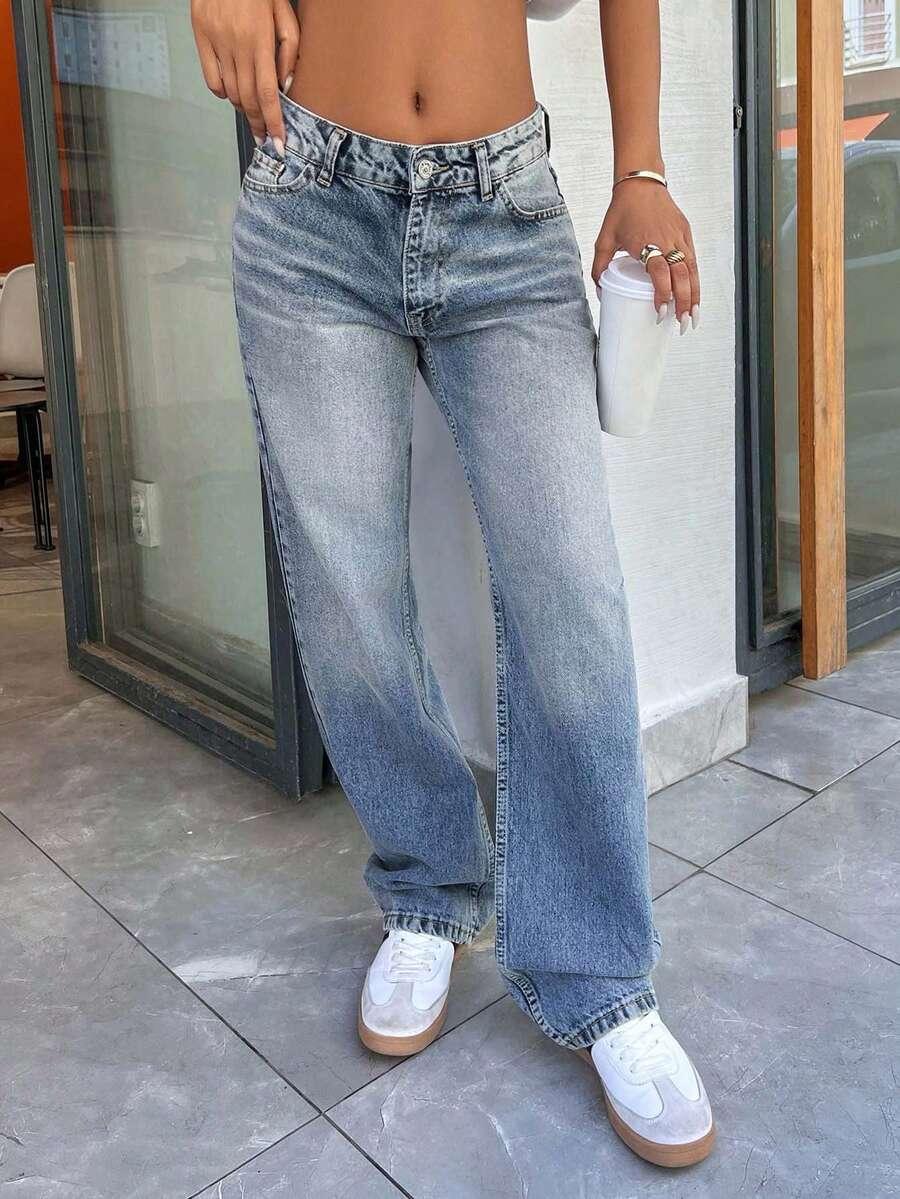 niebieskie spodnie jeans 