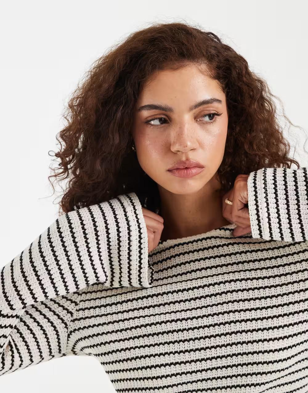 mini sukienka w paski