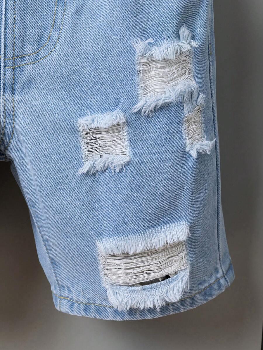 niebieskie spodenki jeans