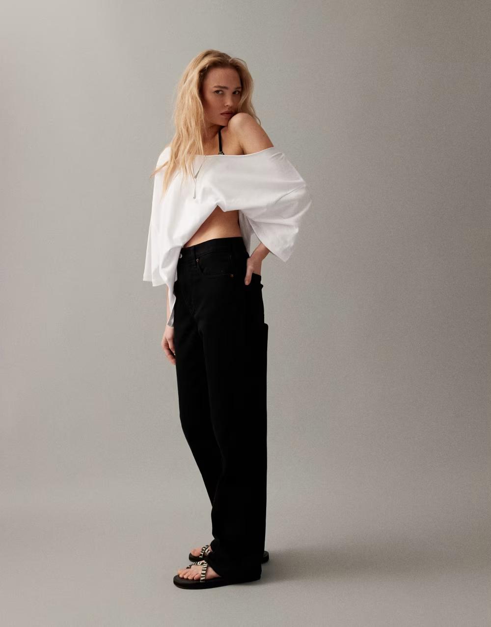 czarne spodnie jeans prosta nogawka