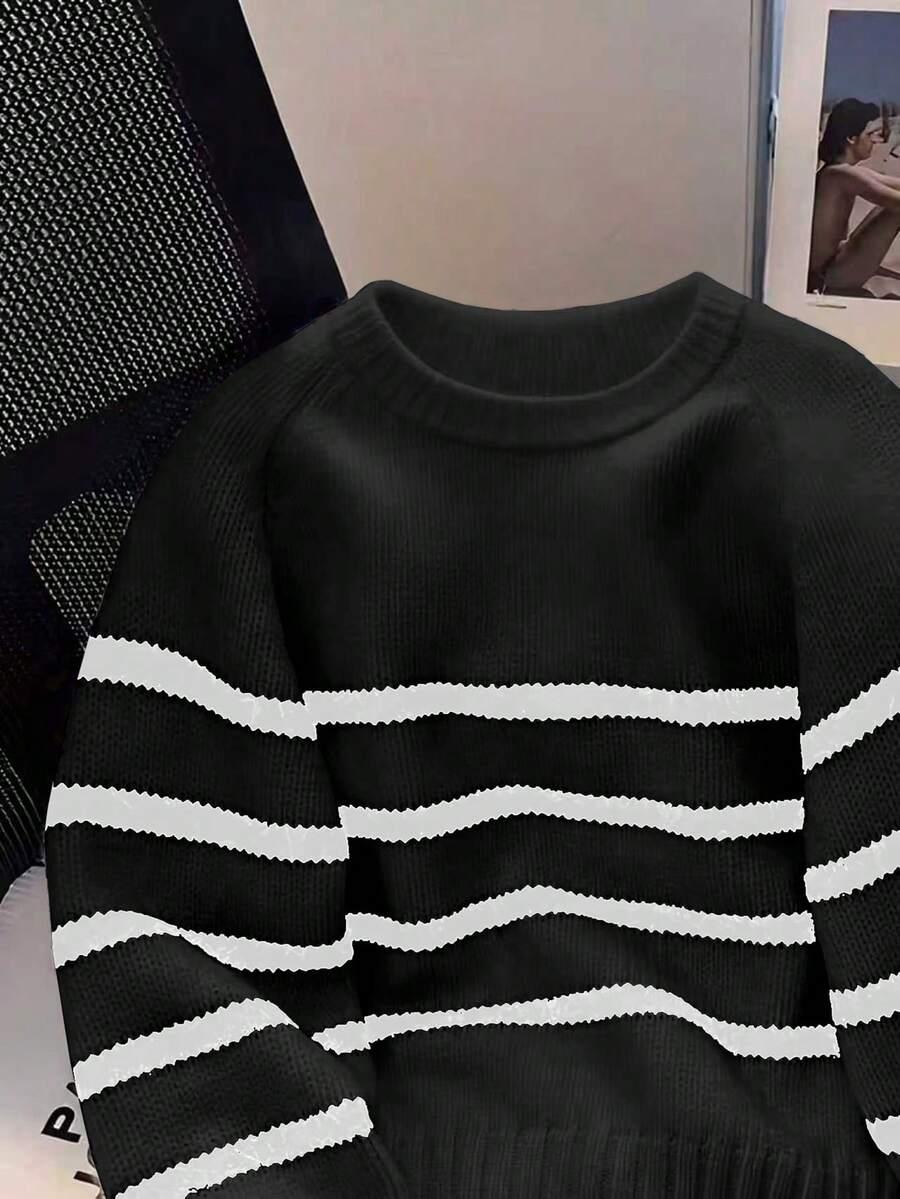 dzianinowy sweter wzór paski 