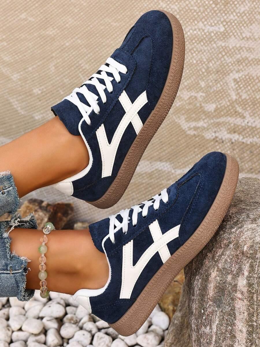 sznurowane buty sportowe