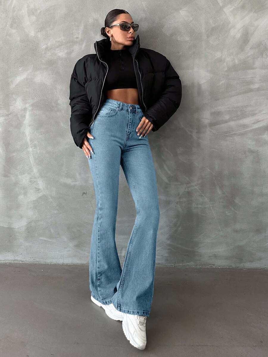 niebieskie spodnie jeans 