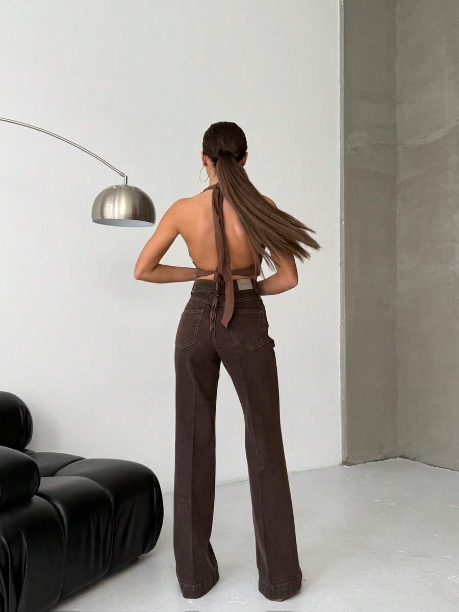 brązowe spodnie jeans