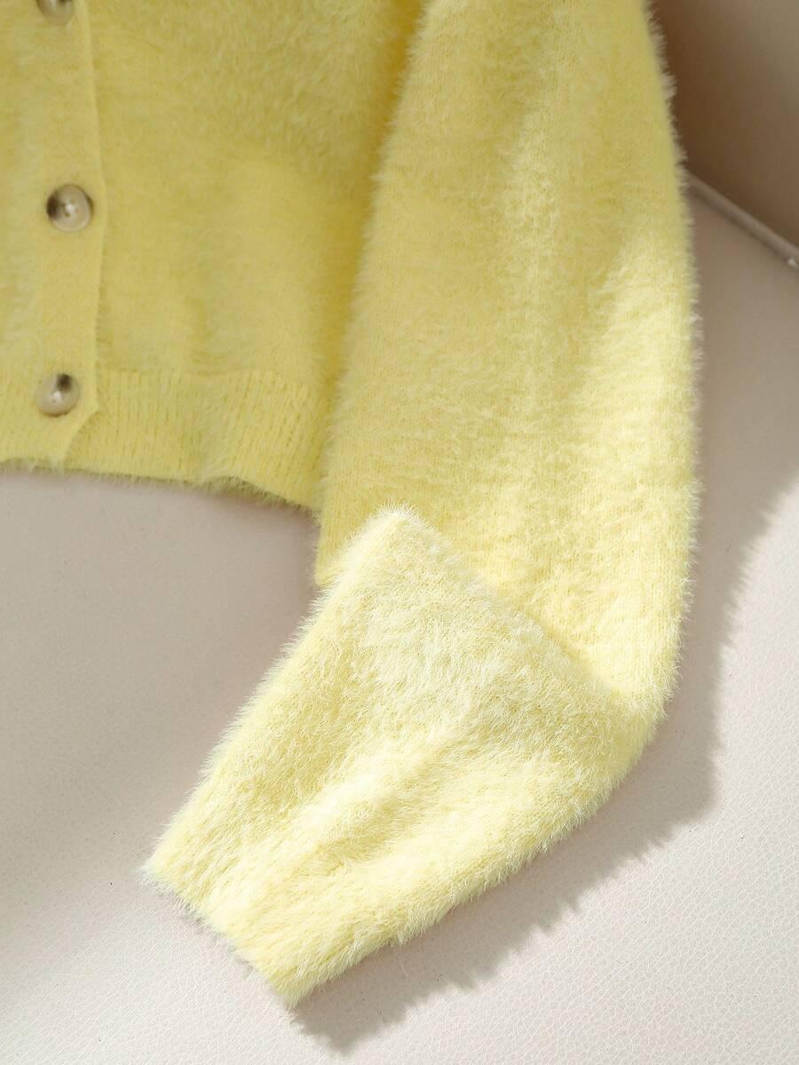 żółty sweter kardigan