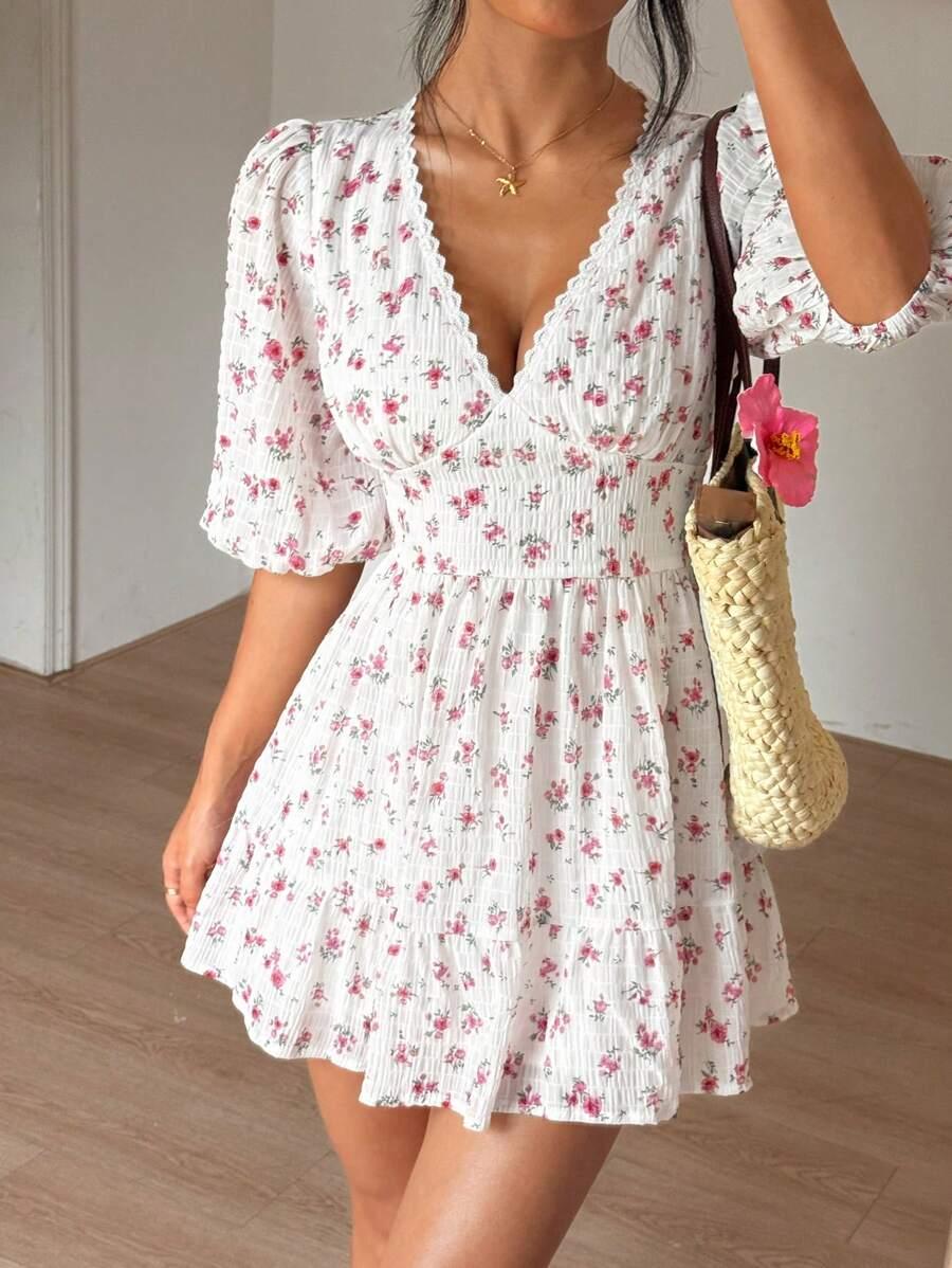 rozkloszowana mini sukienka v neck kwiaty 