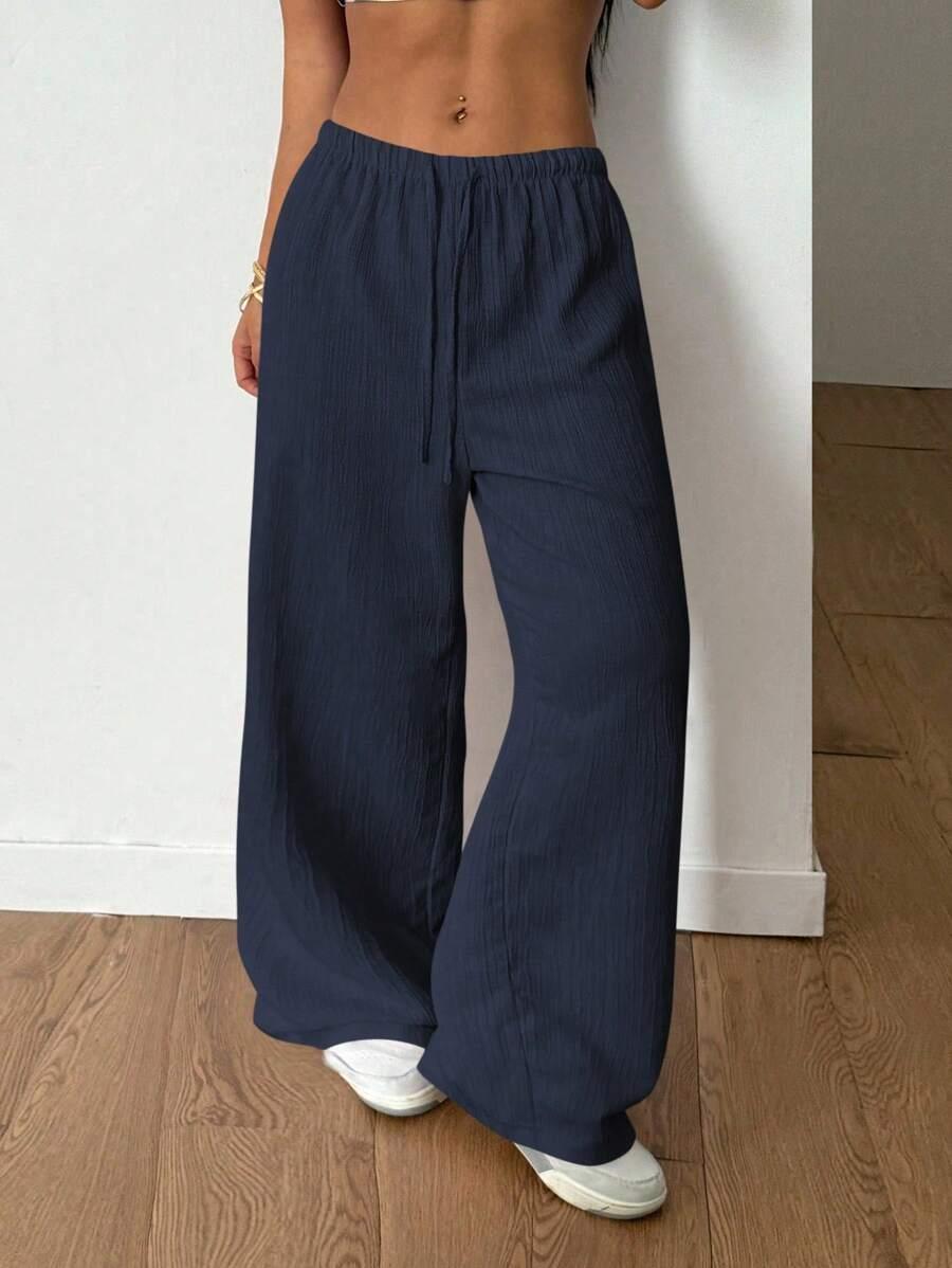 granatowe spodnie casual