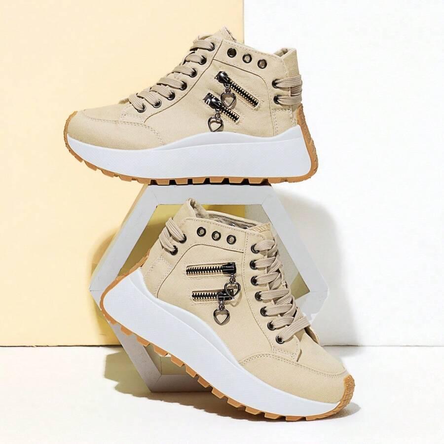 beżowe buty sportowe 