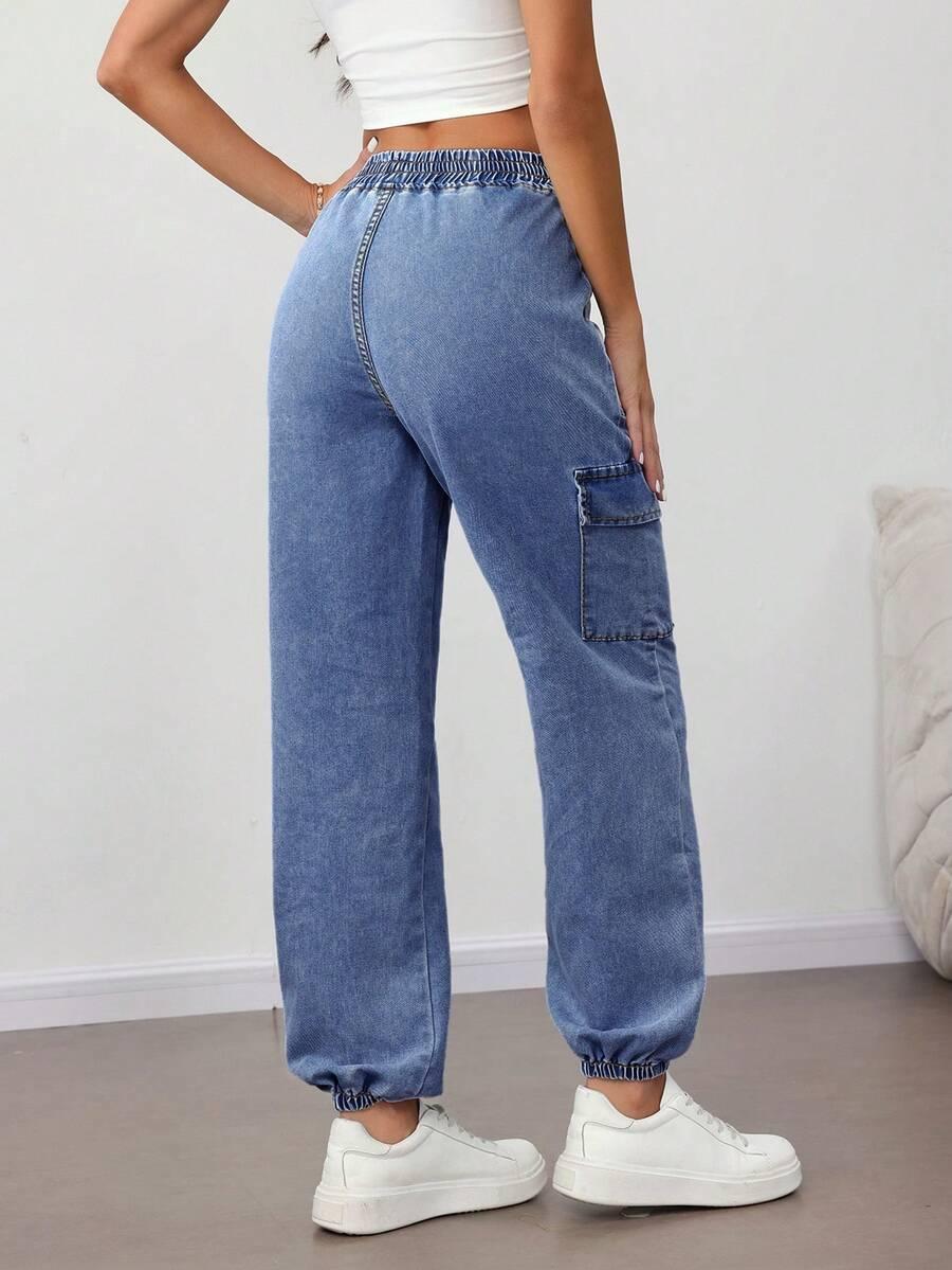 niebieskie spodnie jeans