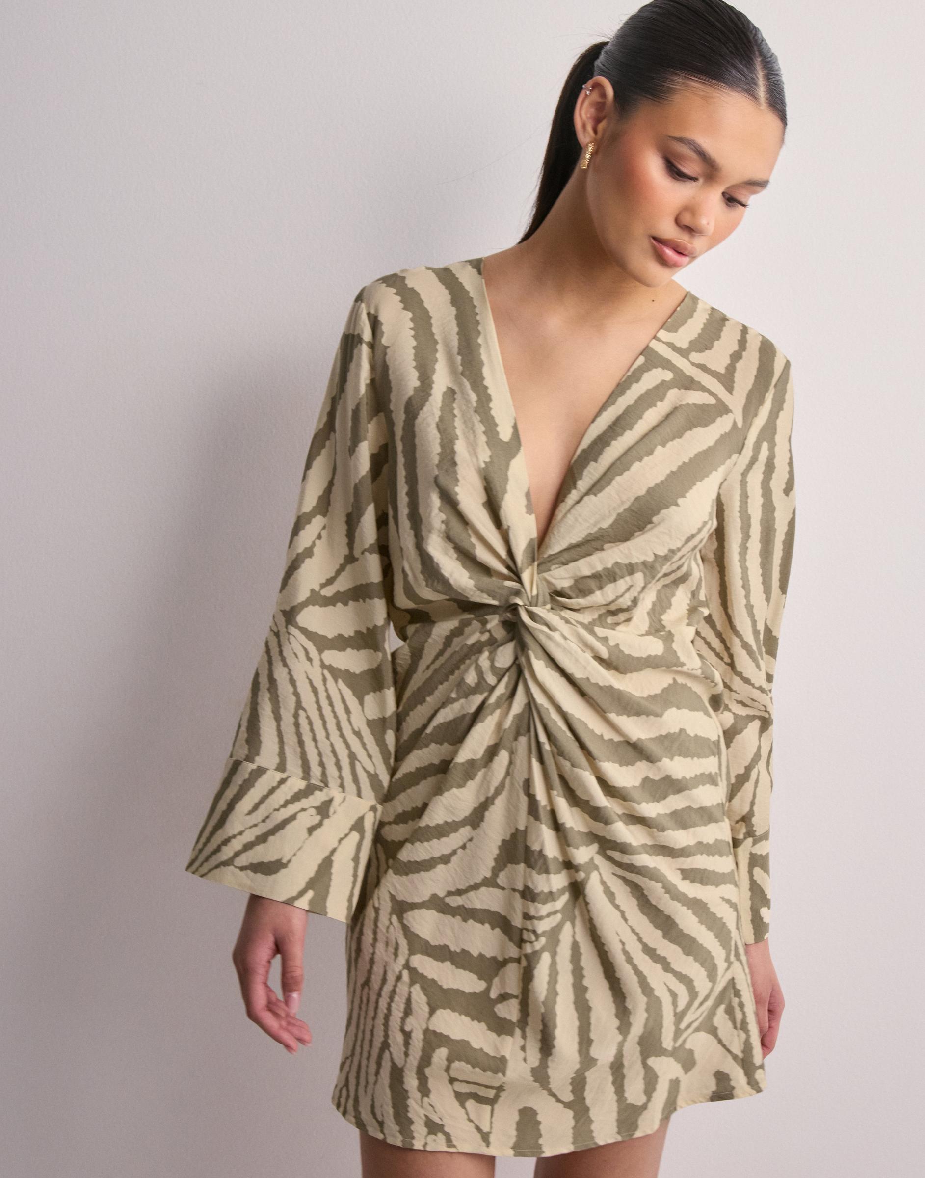 mini sukienka z długim rękawem splot animal print